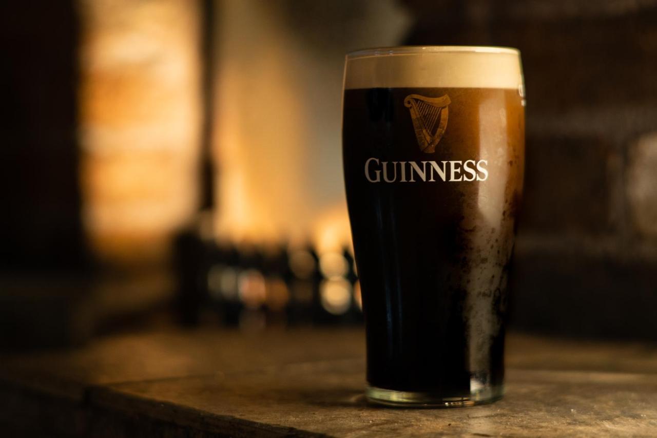 Brogans Bar & Hotel تريم المظهر الخارجي الصورة