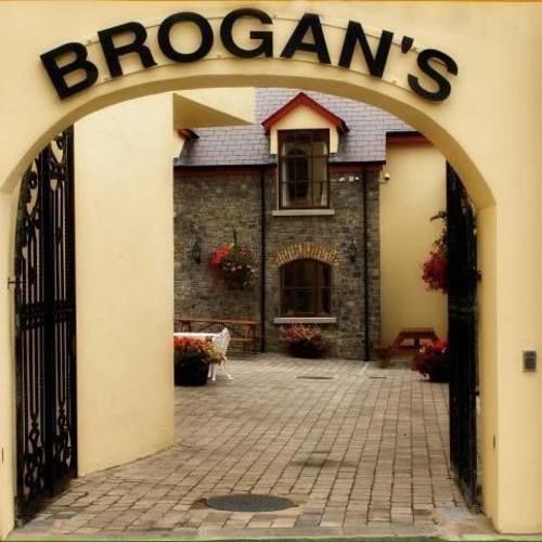 Brogans Bar & Hotel تريم المظهر الخارجي الصورة